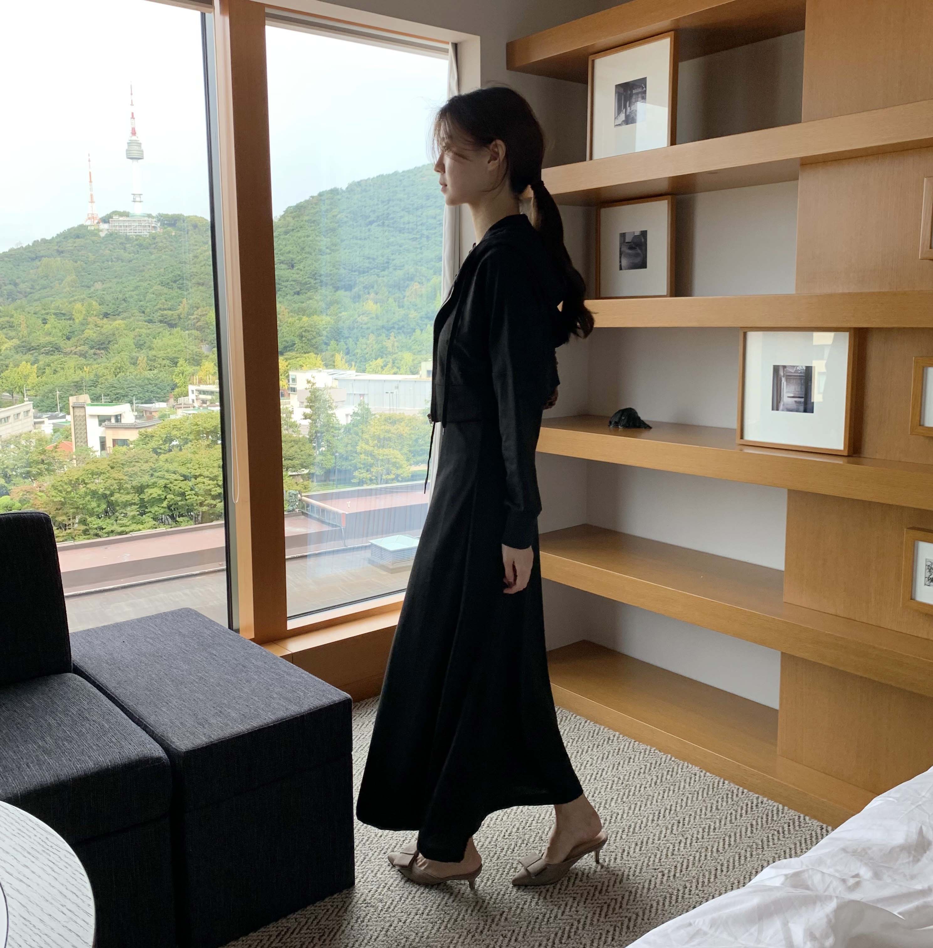 크롭 후드집업 스퀘어넥 나시 플레어 롱원피스 세트 여성 트레이닝 가디건 SET 이미지 4