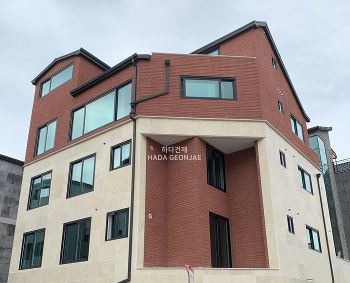 케이 모노타일 국내생산 490x53x19T 레드 / 하다건재 와이드 롱브릭타일 시공사례