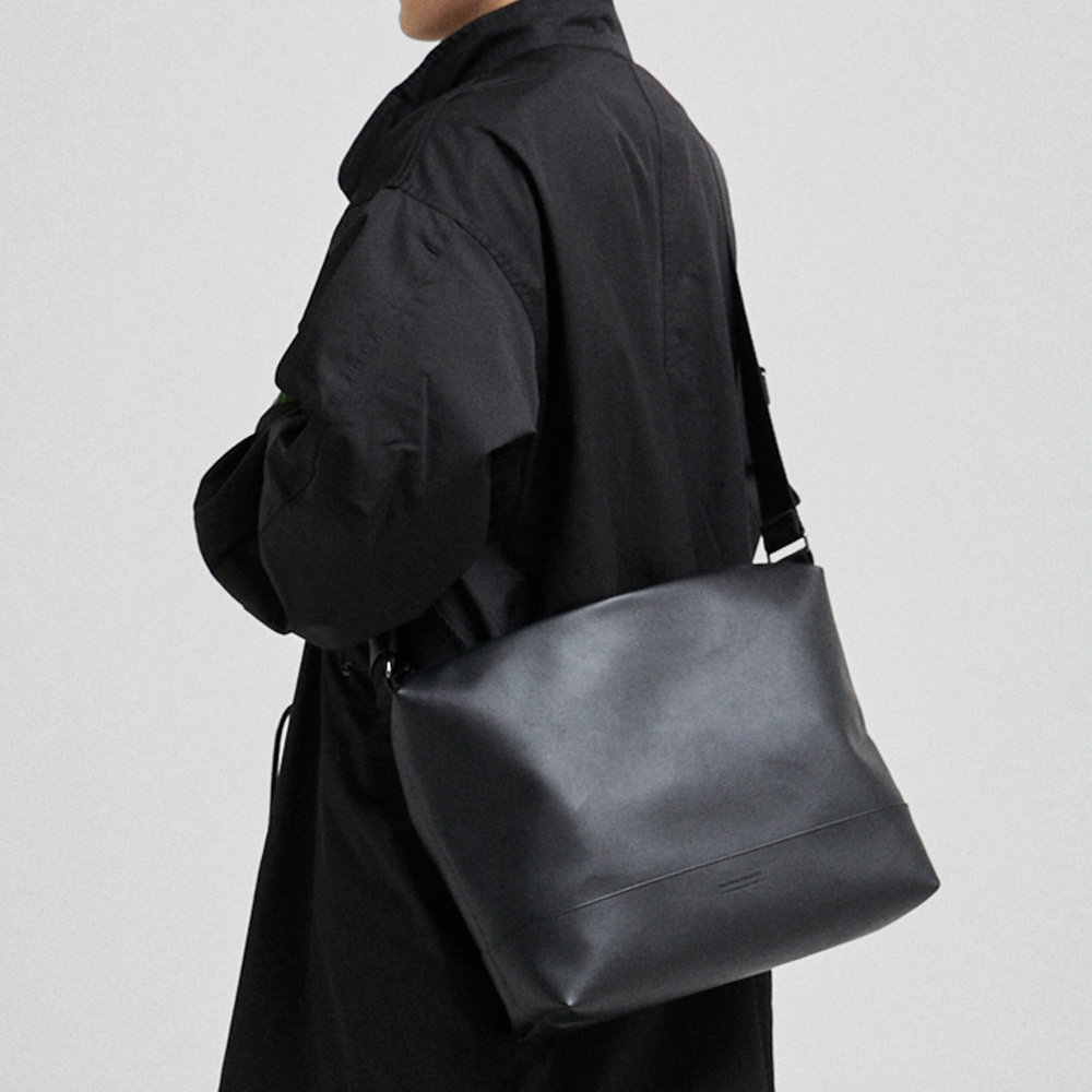 내셔널 퍼블리시티 CARSON HQ 메신저 크로스 백