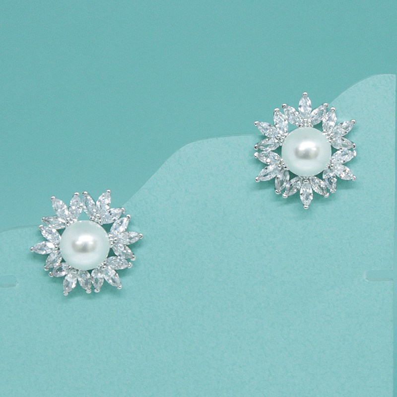 눈꽃 마드리드펄 진주 큐빅 귀걸이 Earrings - 상품 이미지