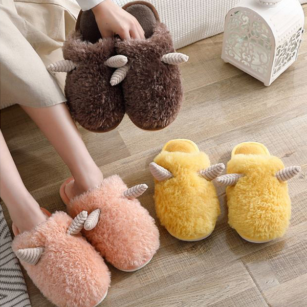 귀여운 양머리 뿔 털 캐릭터 실내화 퍼 따듯한 겨울 슬리퍼 사무실 보온 방한 학원 층간소음