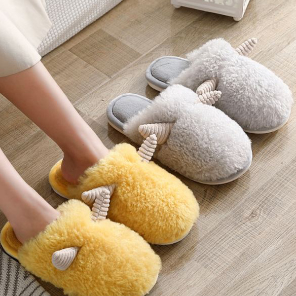 귀여운 양머리 뿔 털 캐릭터 실내화 퍼 따듯한 겨울 슬리퍼 사무실 보온 방한 학원 층간소음