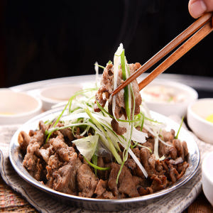갈비아저씨 양념육세트 양념목살 돼지왕구이 300G 2팩+2팩 맛있게 먹은 솔직 후기 - 상품 이미지 3