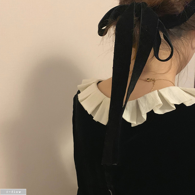 플루 플리츠주름 카라 벨벳 버튼 블라우스 (블랙) 봄 가을 하객 벌룬 프릴 제이플로우 - 상세 이미지 5