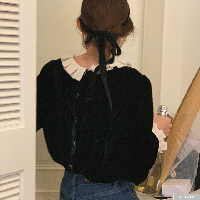 플루 플리츠주름 카라 벨벳 버튼 블라우스 (블랙) 봄 가을 하객 벌룬 프릴 제이플로우 - 상세 이미지 2