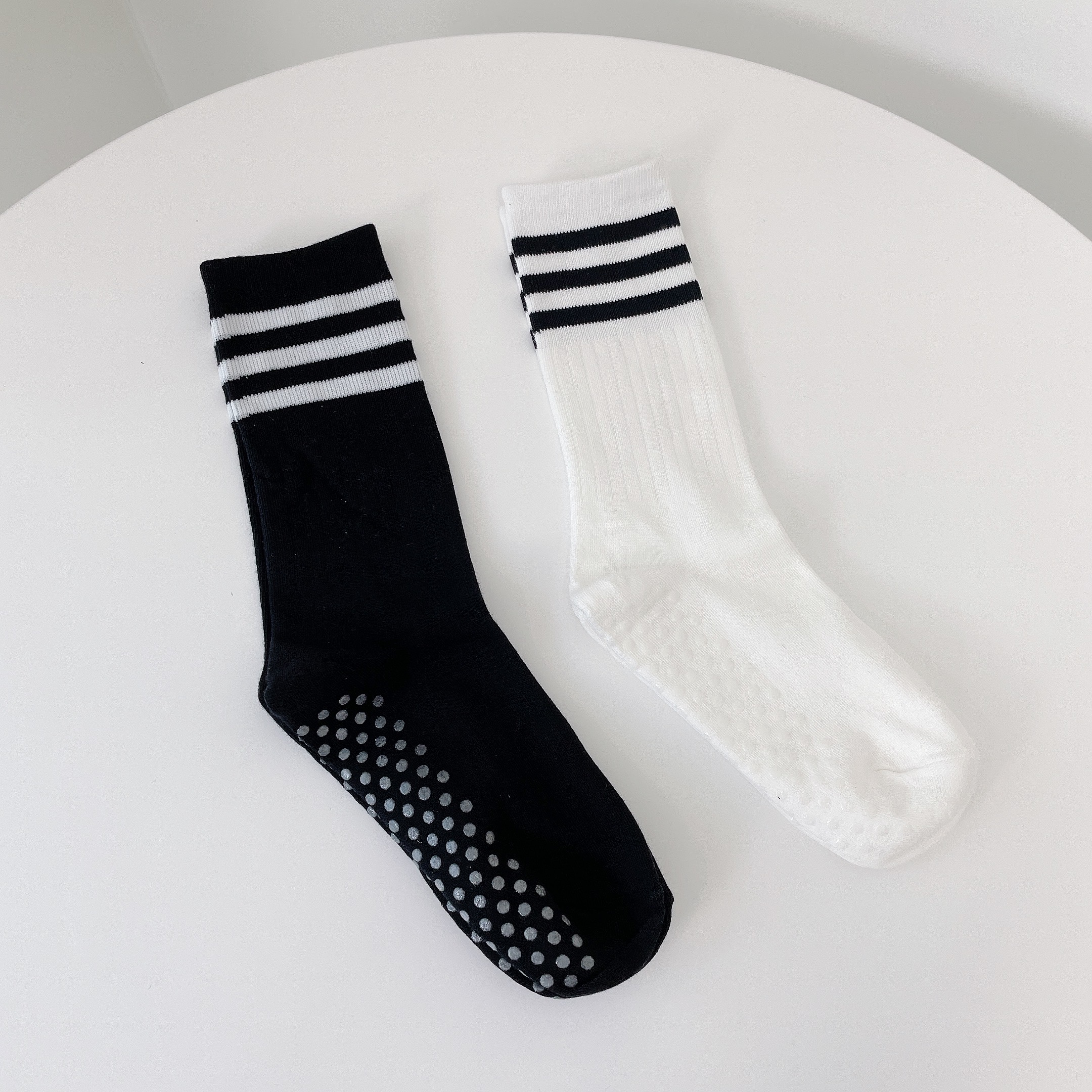 로라벨 삼선 필라테스양말 요가양말 논슬립 토삭스 미끄럼방지 홈트 니삭스 댄스 무용 롱삭스