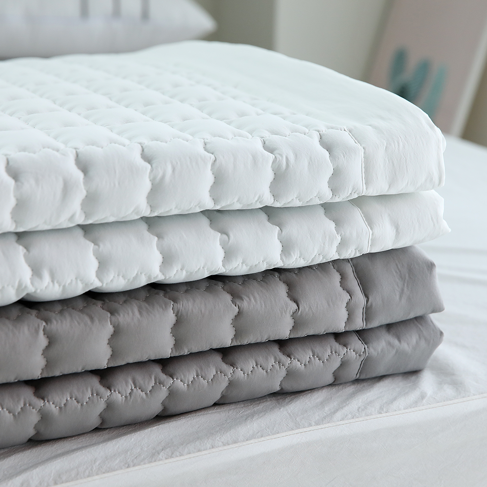 고급 무지 호텔 식 침구 고밀도 먼지 없는 침대패드 슈퍼싱글 퀸 라지 킹 패드 구매 가능