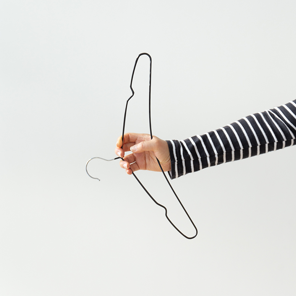 할메이드 상의 티셔츠 세탁소 옷가게 철제 논슬립 옷걸이 1p