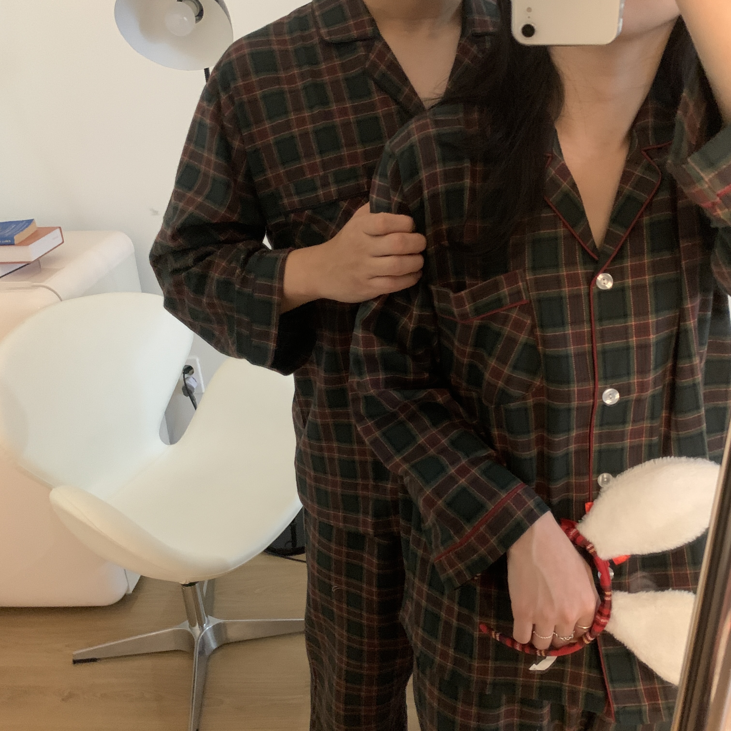 어바웃인잇 스토어 로고