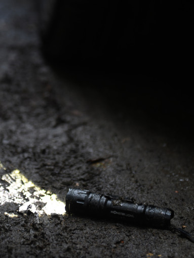 몬스터라이트 플래시 미니 손전등 줌 후레쉬 등산 백패킹 낚시 LED라이트 ML2400QT