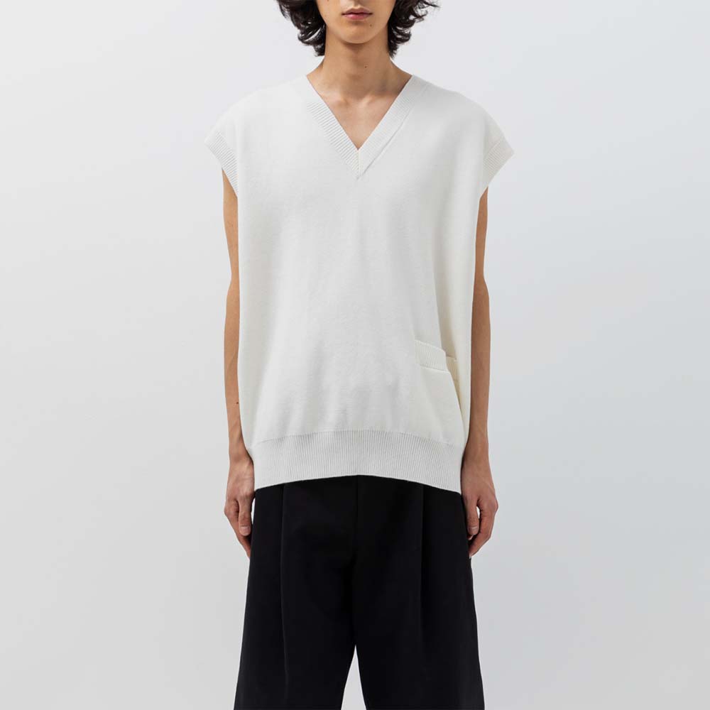 スタジオニコルソン FOSS 12GG MERINO KNIT V VEST STUDIO NICHOLSON】MERINO KNIT VEST FOSS/DEEP PLEAT VOLUME