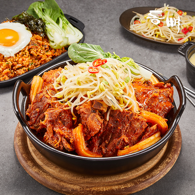 [통뼈 감자탕 뼈찜 혼합팩] 술안주부터 해장까지 칼칼한맛2팩 간장뼈찜2팩, 1kg, 4개 - 상세 이미지 5