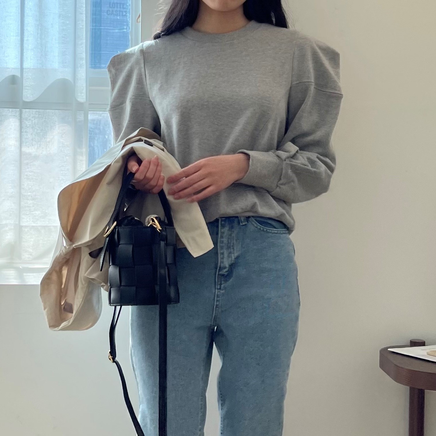 [기모선택] 멜리 퍼프 맨투맨 봄 가을 겨울 벌룬 소매 반 크롭 아이보리 그레이 블랙 : 제이앤로제