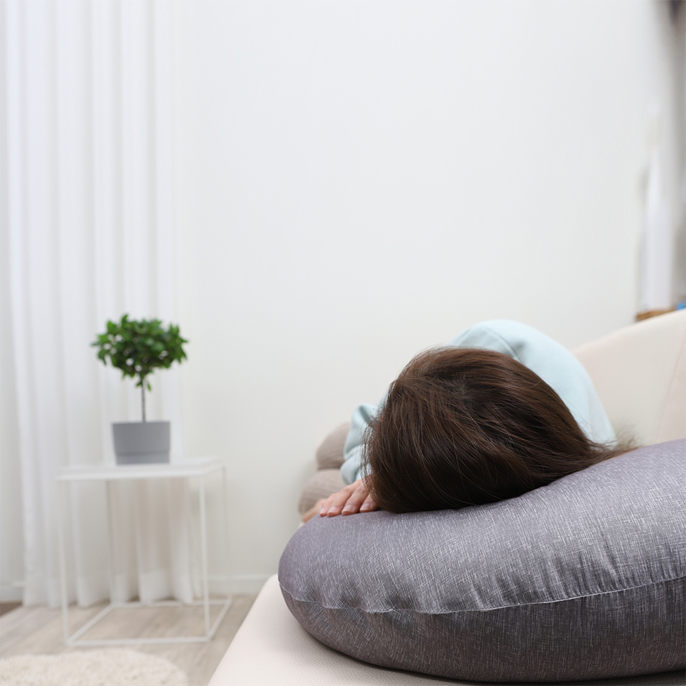 더베딩샵 반달 쿠션 미용실 바나나 배꼽 독서 뜨개질 허그 실키마이크로 블루