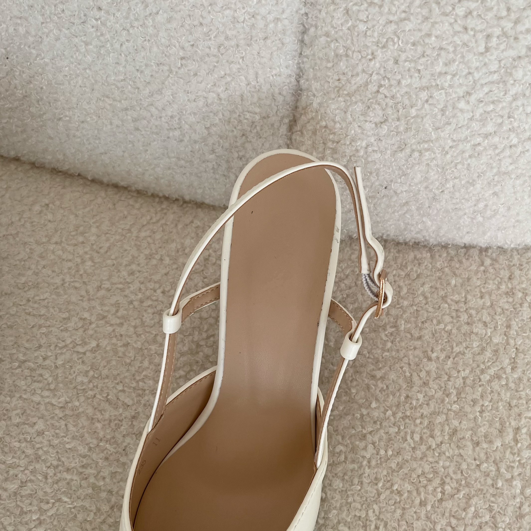[고급스러움 / 만능템] 8cm 브이 골드메탈 슬링백힐 3color 상세 이미지 99