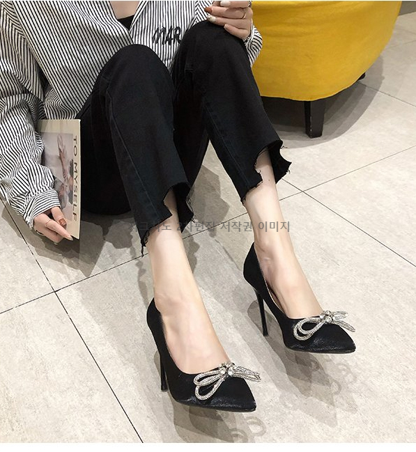쥬리오 7,10cm 새틴 스틸레토 큐빅 하이힐 구두 2color 상세 이미지 6