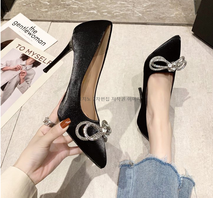 쥬리오 7,10cm 새틴 스틸레토 큐빅 하이힐 구두 2color 상세 이미지 4