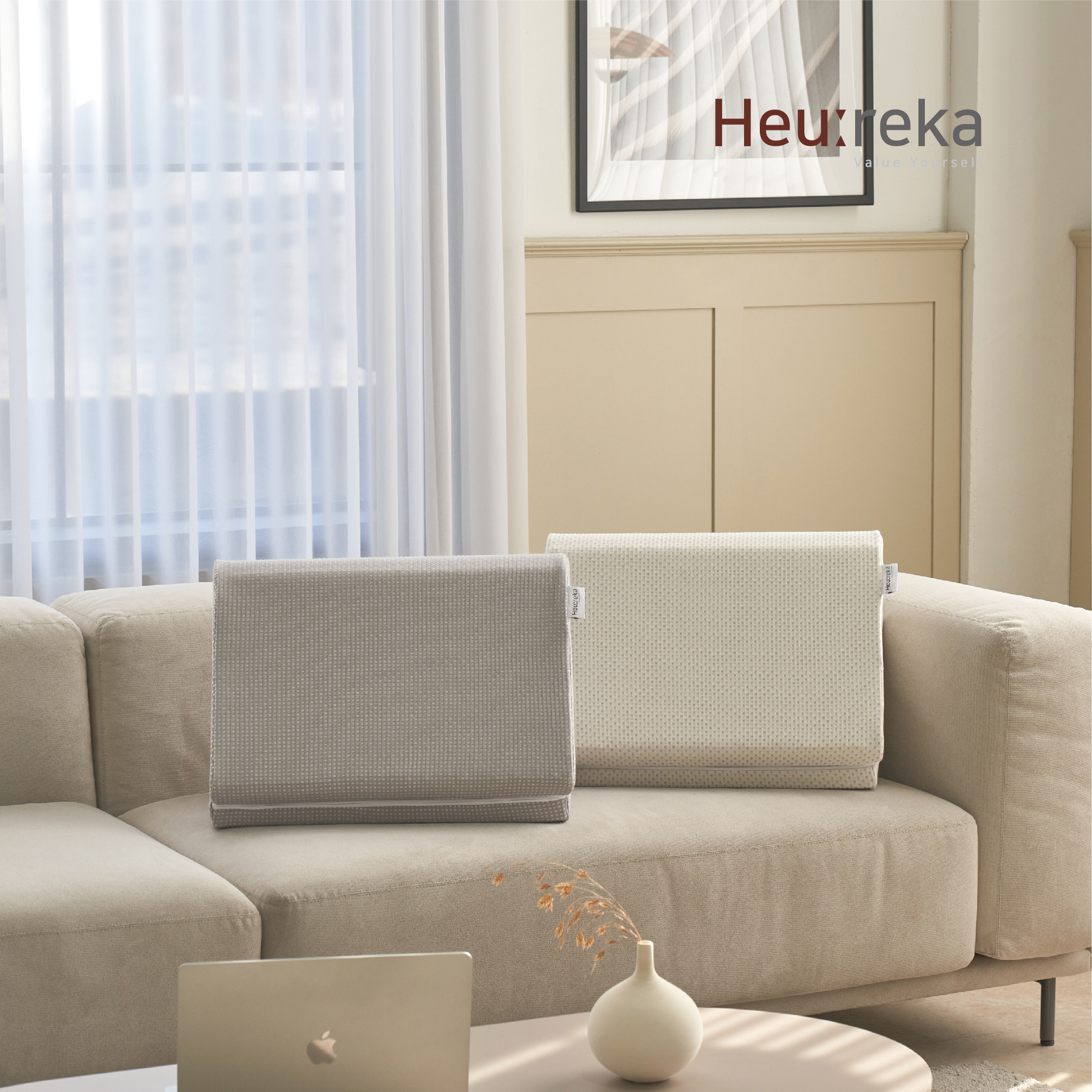 휴레카 꺼지지않고 빵빵한 메모리폼 삼각 등받이 쿠션 허리 받침대 쇼파 침대 받침 베개 [국내생산]