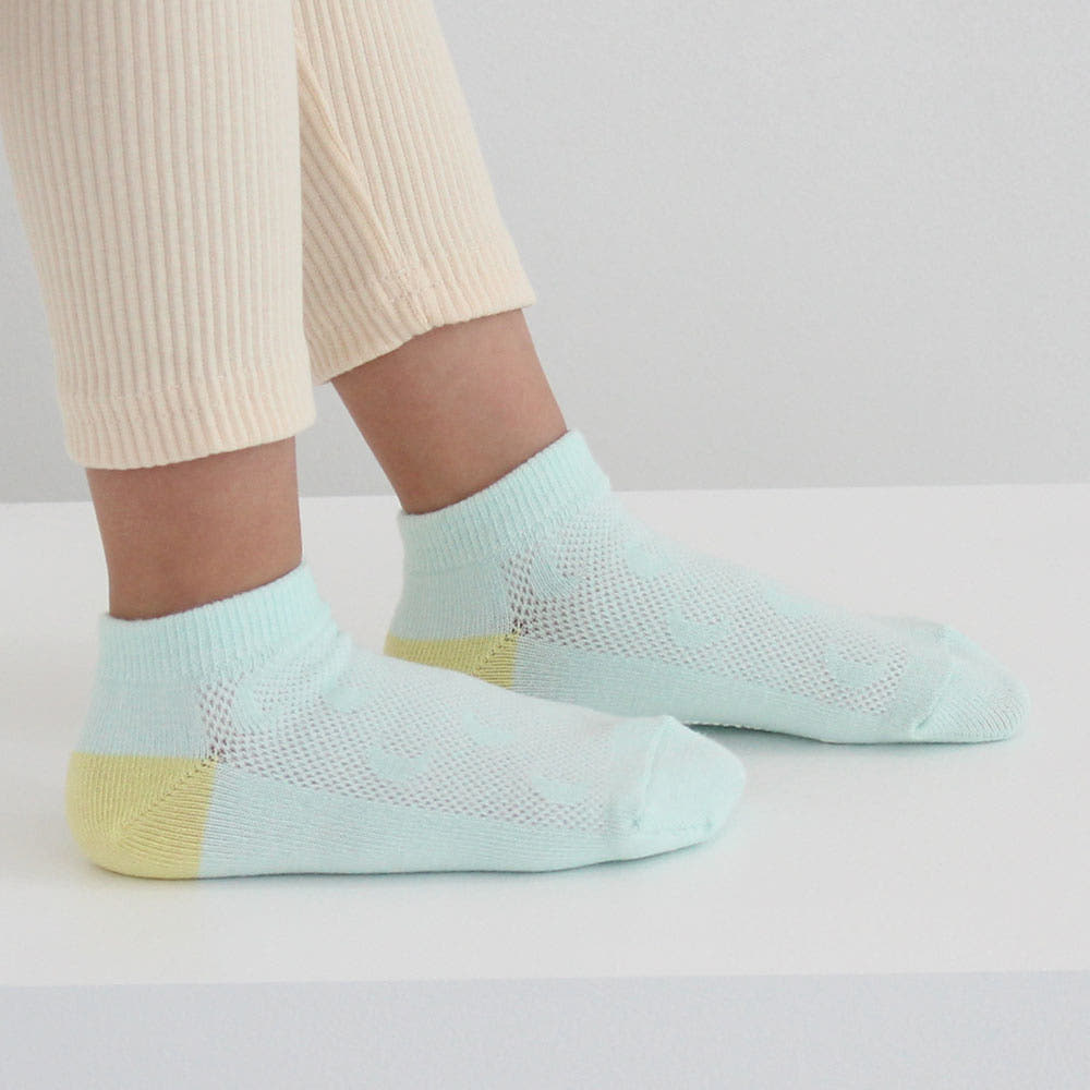 다양한 컬러의 양말 이미지