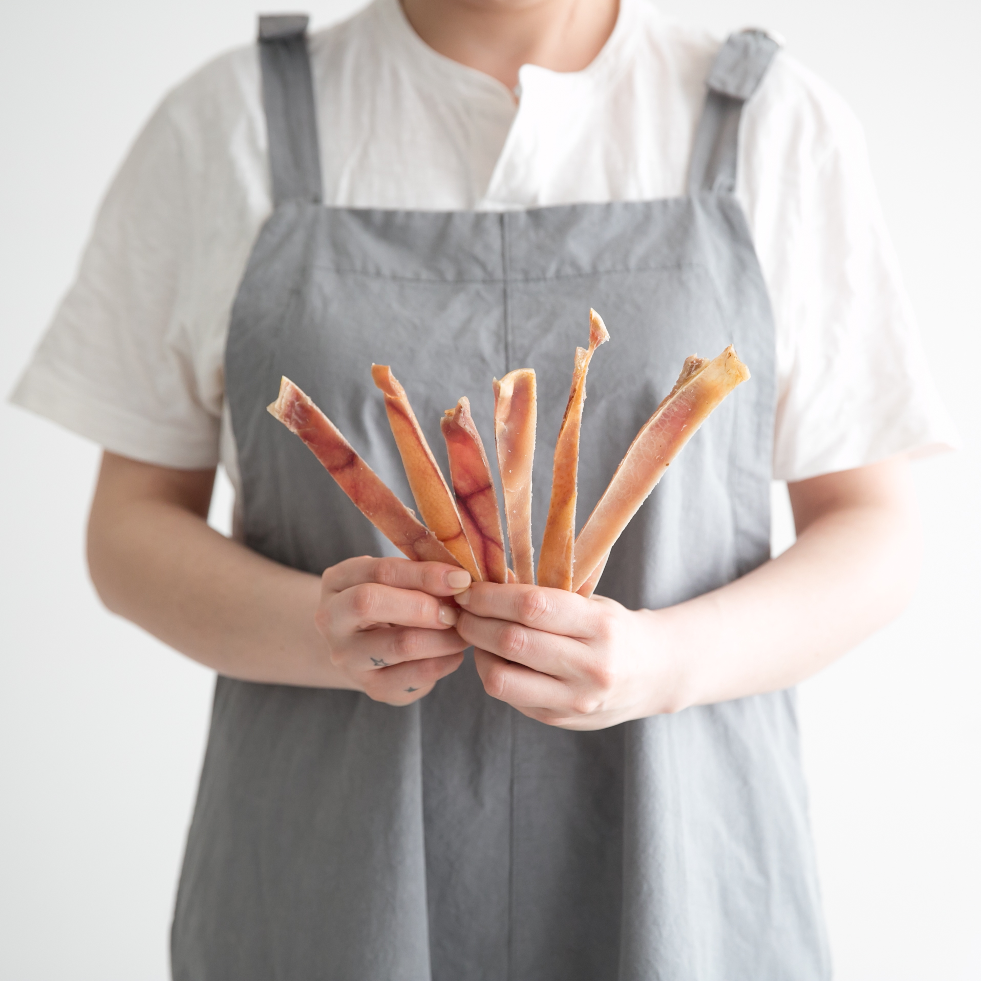 강아지 수제 간식 대형견 뼈간식 애견 개껌 돼지귀 슬라이스 100g 1팩 제품 이미지