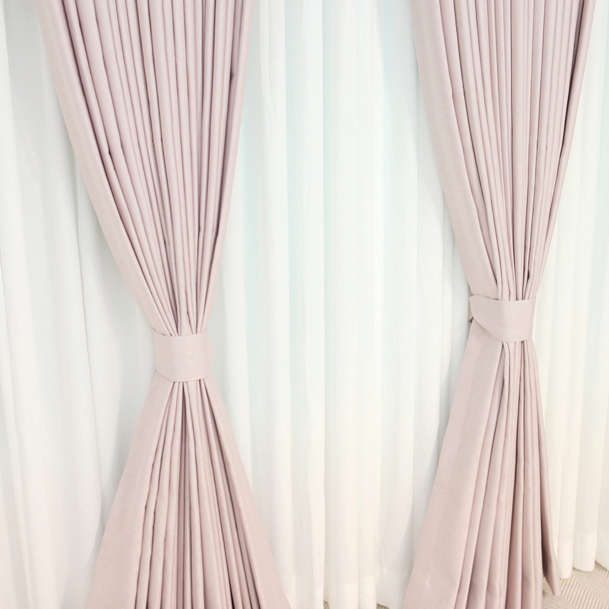 아르일랑 완벽 암막 커튼 빛차단율 100% 형상 기억 가공 1cm 나비주름 타입 오르피안