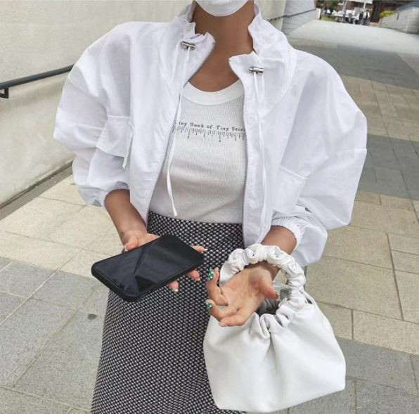 초경량 캐주얼 넥라인 스트링 점퍼 2col 프론트 포켓 크롭 숏 바캉스 바람막이 야상 상세 이미지 9