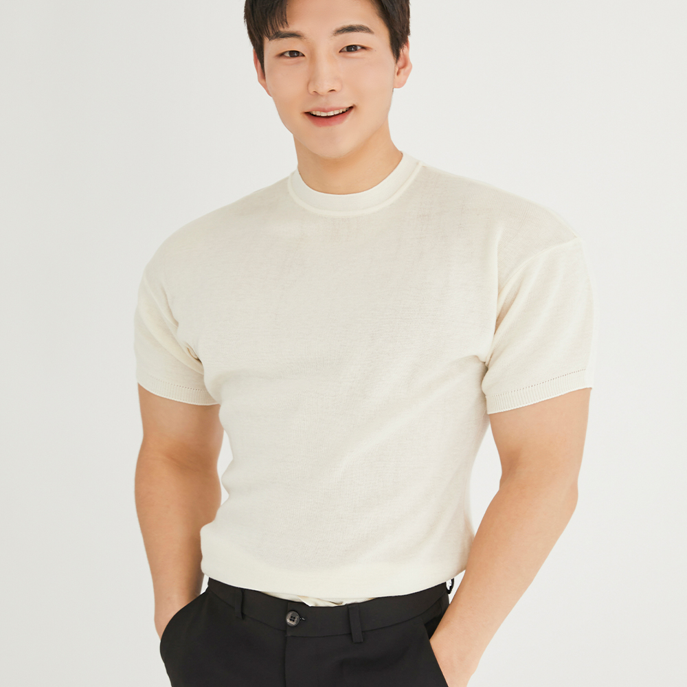 머슬핏 티셔츠 경량 반팔 니트 어깨 넓어보이는 스타일 남성 패션 티셔츠 리뷰