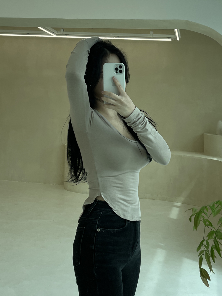 글램 T 티셔츠 긴팔 레이어드 이너 면 스판 슬림 핏 무지티 옆 트임 골반 부각 - 상품 이미지