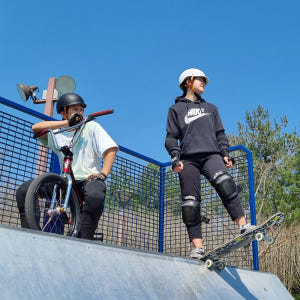 엠모터스 어반스페셜 전기 자전거 인라인 스케이트보드 전동킥보드 헬멧 성인... 운동러 솔직 후기 | 실사용 리뷰 - 상품 이미지 3