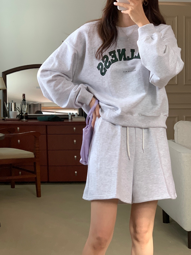 레터링 여성 맨투맨 반바지 상하 트레이닝 츄리닝 세트 캠핑룩 엄마등원룩 원마일웨어 제품 이미지