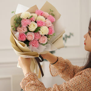 어버이날 졸업 꽃다발 축하 장미 로즈데이 졸업식 여자친구 꽃선물 예쁜 비... 솔직 후기 | 실사용자 리뷰 분석 - 상품 이미지 1