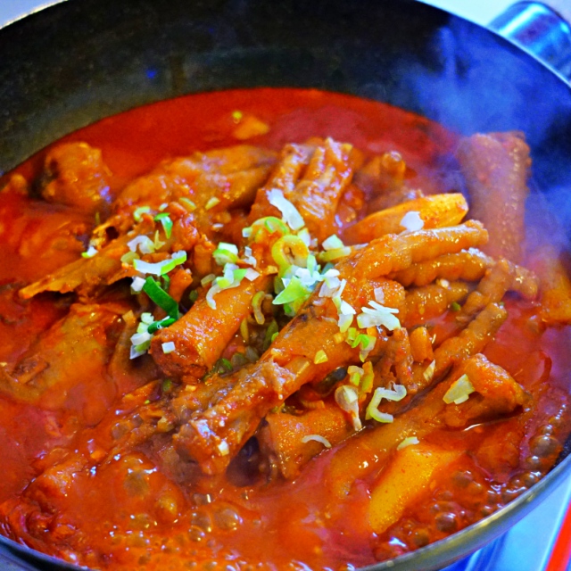 형닭마켓 국물닭발 매운 무뼈 튤립 통 캠핑음식 형제닭발 500g 제품 이미지