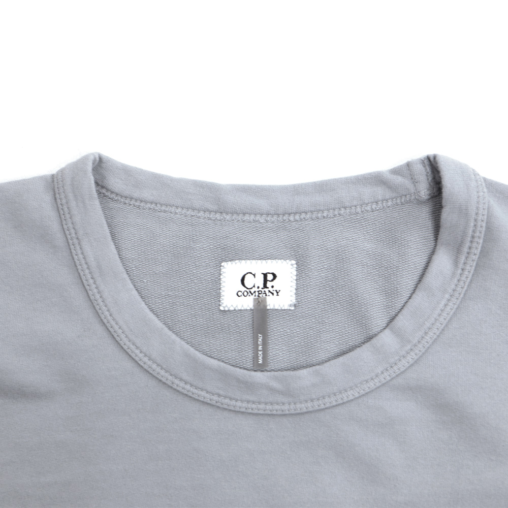 CP컴퍼니 다이애그널 렌즈 와펜 맨투맨 12CMSS032A - 상세 이미지 2