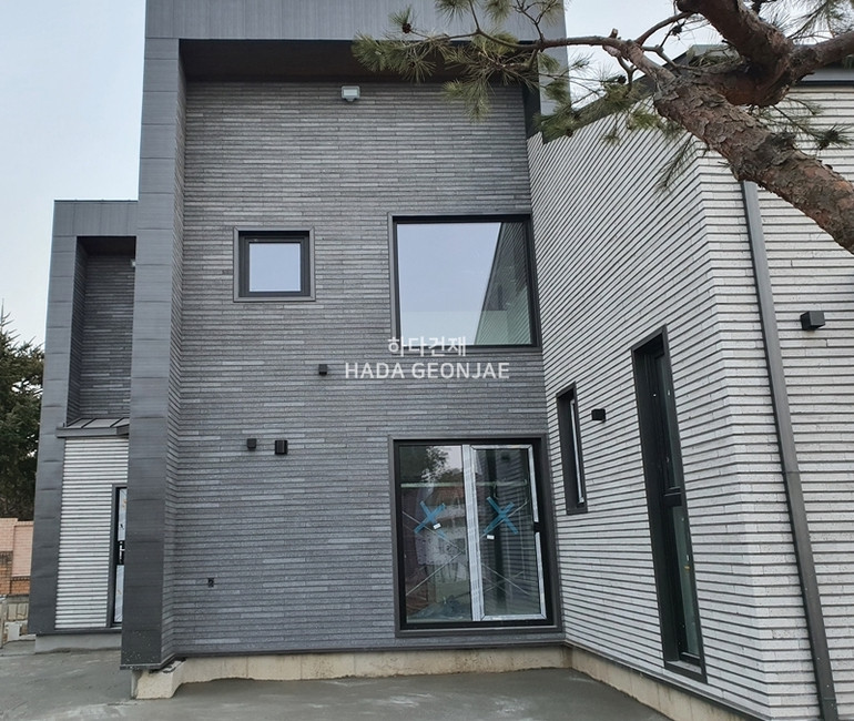 모노타일 롱와이드 500x50x18T 블랙 / 하다건재