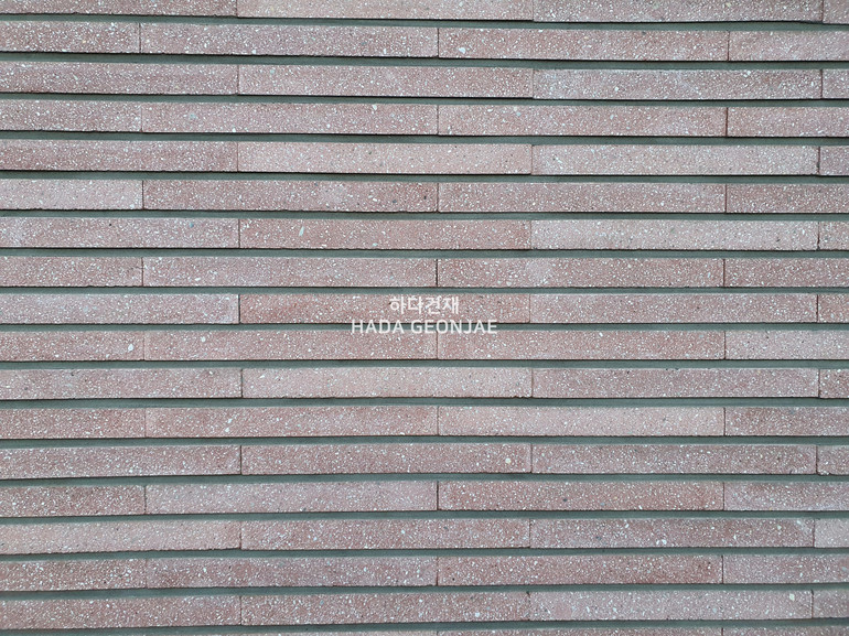 모노타일 롱와이드 500x50x18T 레드 / 하다건재 시공사례