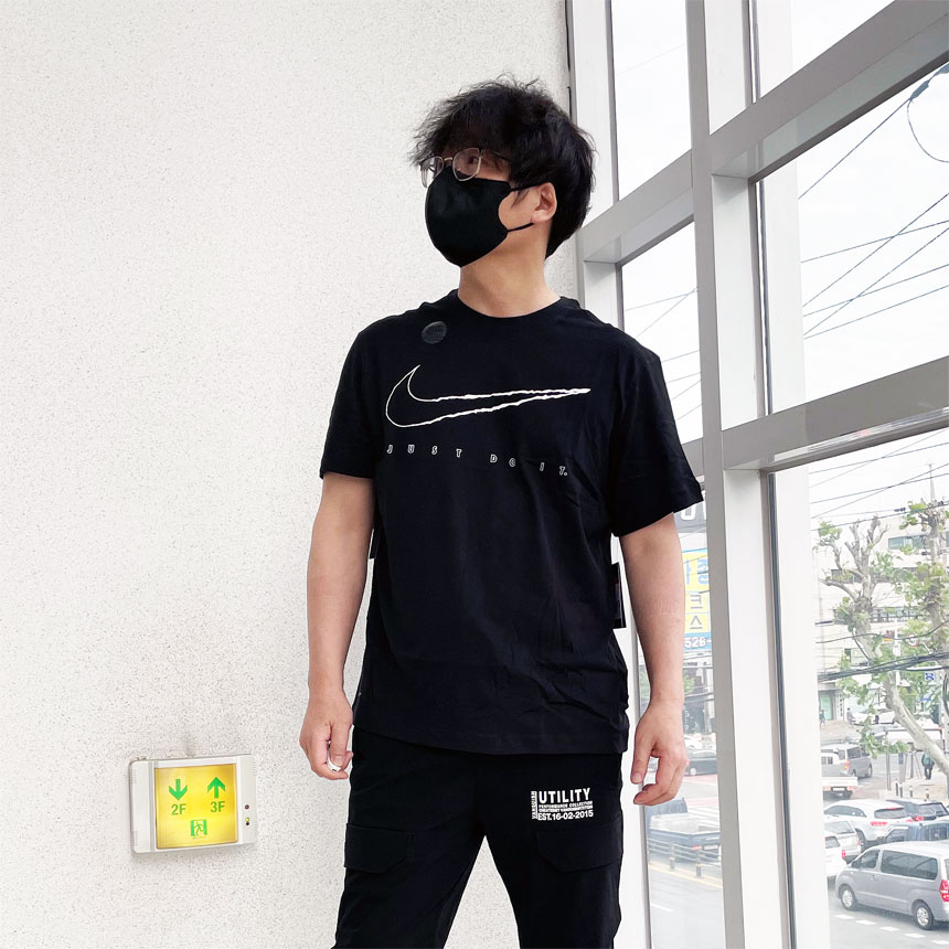 [시즌세일] 나이키 드라이핏 스우시 남자 기능성 반팔 티셔츠 화이트, M - 상세 이미지 4