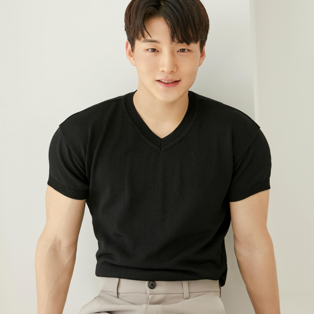 어깨넓어보이는 남자 반팔 머슬핏 V넥 브이넥 니트 티셔츠 이미지 8