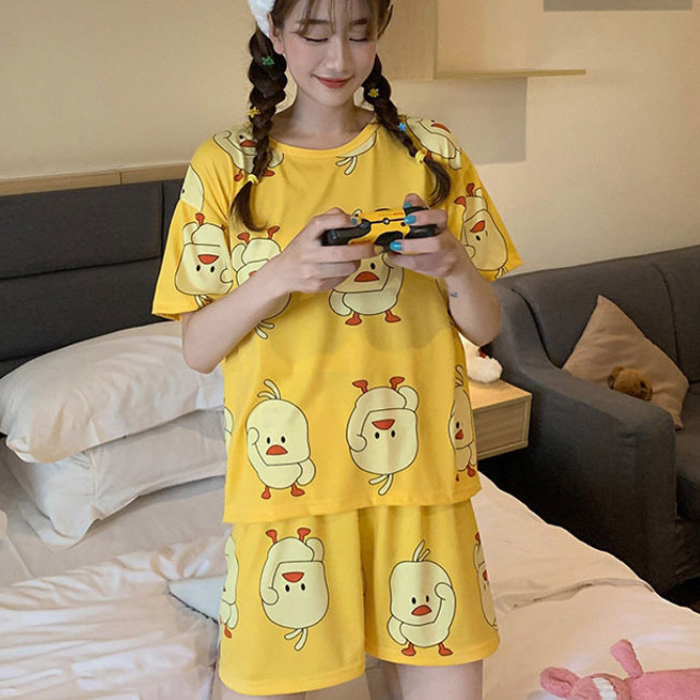 헬로우 노랑 오리 캐릭터 반팔 잠옷세트 2psc 귀여운 여름 홈웨어 편안한 파자마 상하의 - 메인 이미지