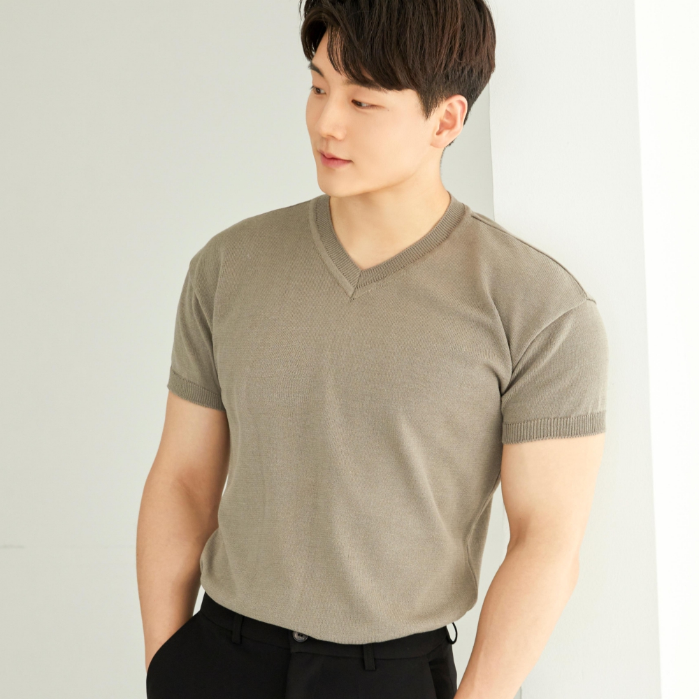 어깨넓어보이는 남자 반팔 머슬핏 V넥 브이넥 니트 티셔츠 - 상품 이미지