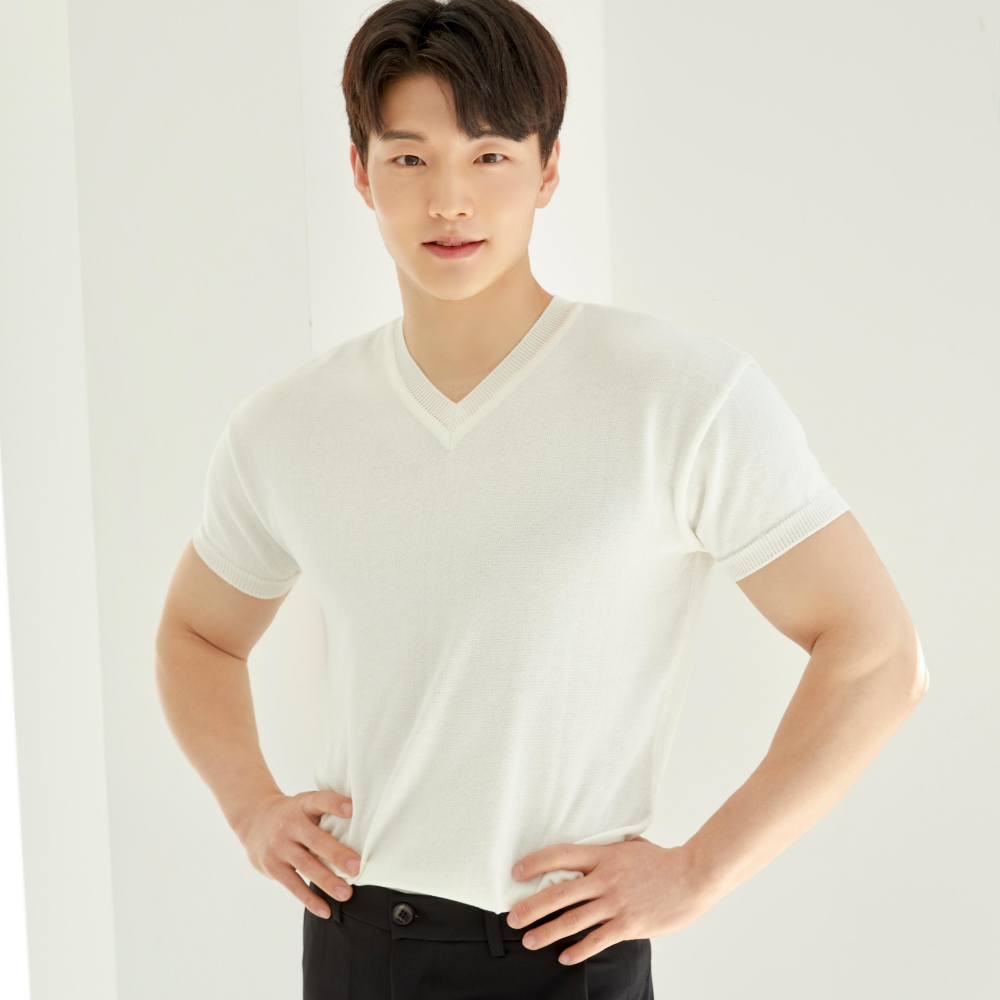 어깨넓어보이는 남자 반팔 머슬핏 V넥 브이넥 니트 티셔츠 - 상세 이미지 5