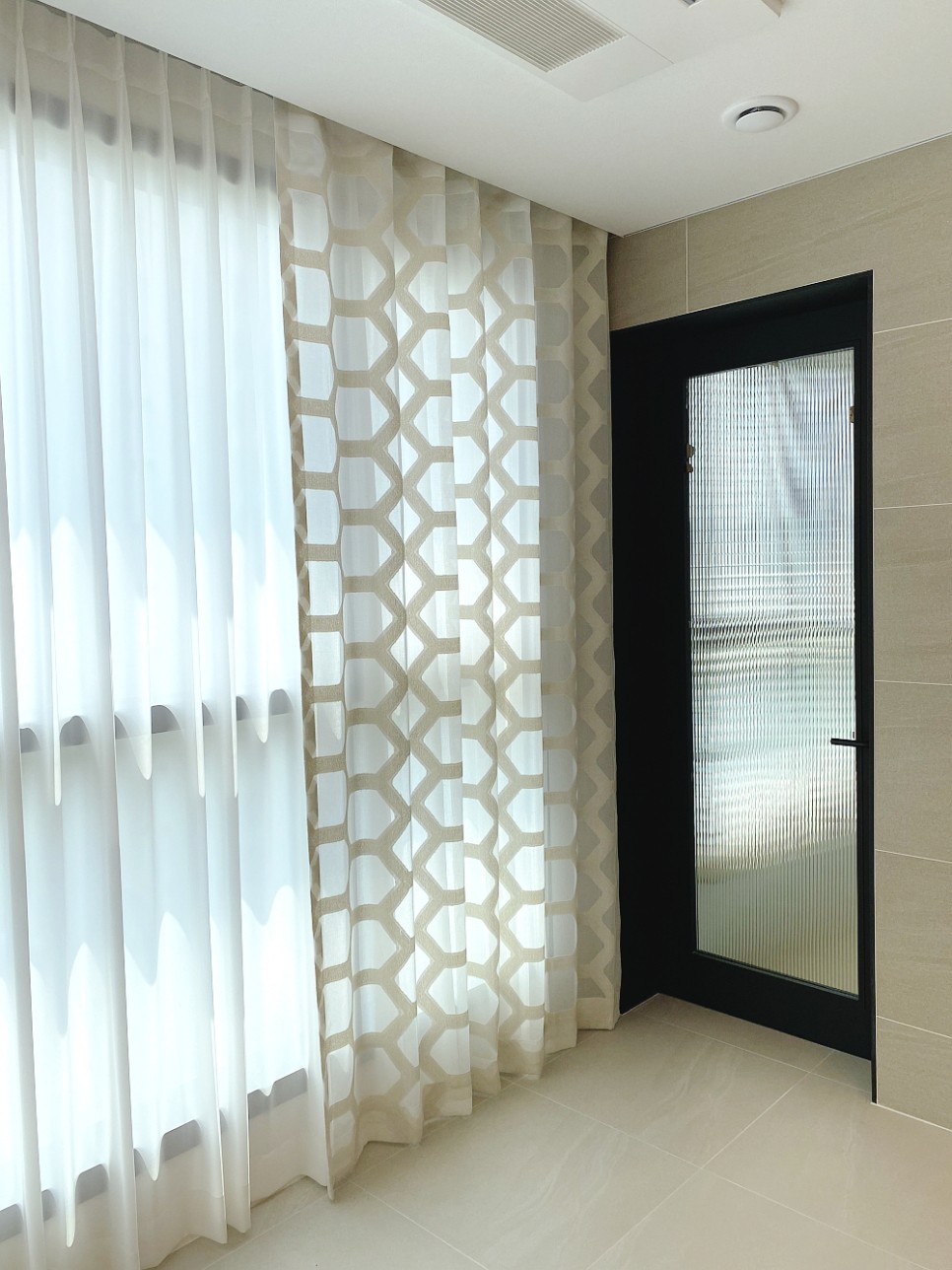 코지앳홈샵 [맞춤제작] 파이프패턴 코지 수입포인트속커튼