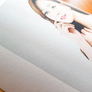 파인내추럴 미송 5X7 사진인화 원목 탁상 액자 웨딩 포토테이블 나무 프... 솔직 후기 | 실제 배치 사진 포함 - 상품 이미지 4