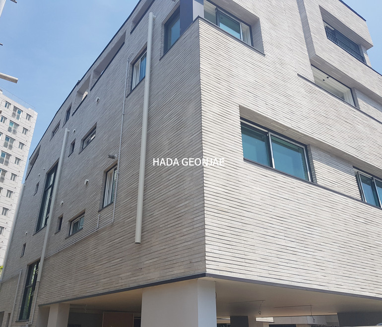 모노타일 롱와이드 500x40x18T 연브라운 / 하다건재 롱브릭타일 시공사례