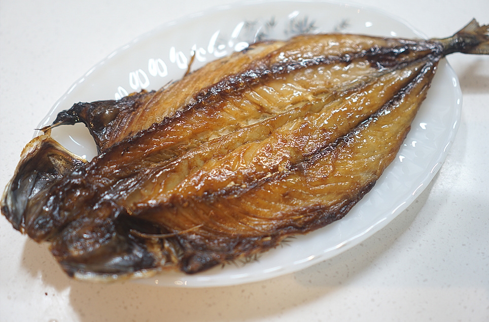 [섬마을어부] 노르웨이고등어 250g 고흥 숯불생선구이 반건조 참숯 구이 - 상세 이미지 4