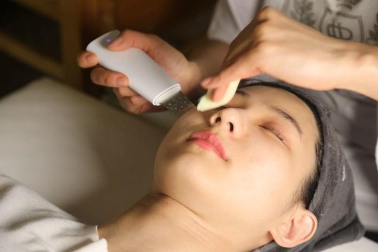 라벨르 L8 블랙헤드 얼굴 각질 피지 제거 워터필링기 제품 이미지