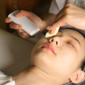 라벨르 L8 블랙헤드 얼굴 각질 피지 제거 워터필링기 개봉기 | 실사용 후기 - 상품 이미지 1