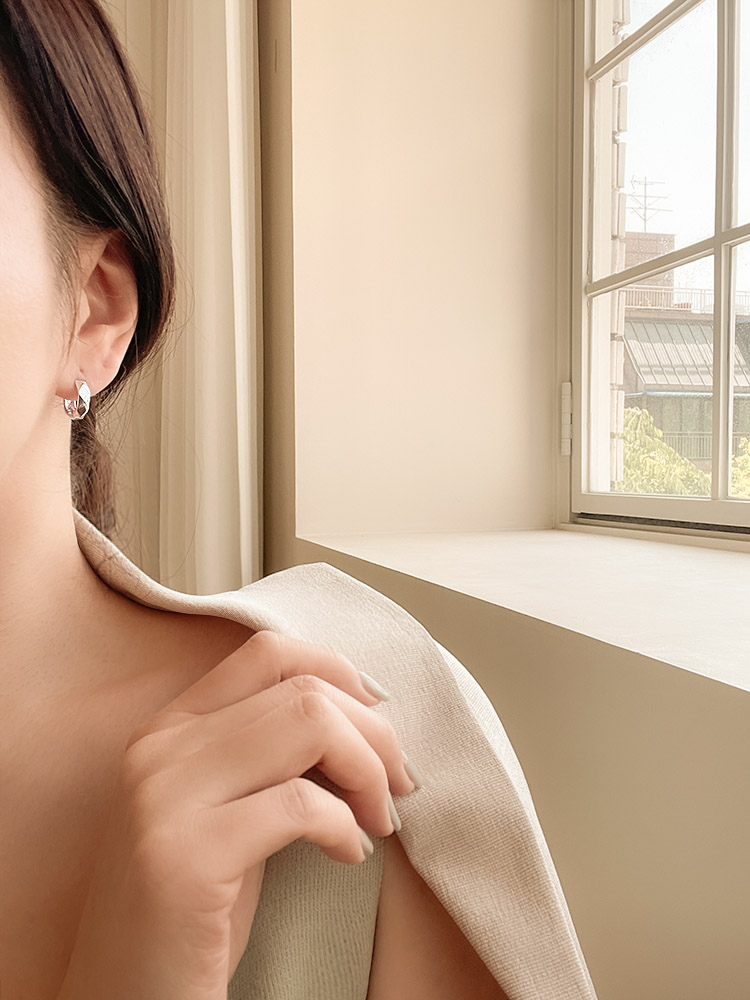 셀프러브 다이아 컷팅 링 귀걸이 - 925 실버 볼드 다각형 원터치 이어링 - 상세 이미지 2