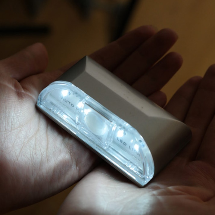 부착식 전등 드레스룸 파우더룸 조명 장식장 침대