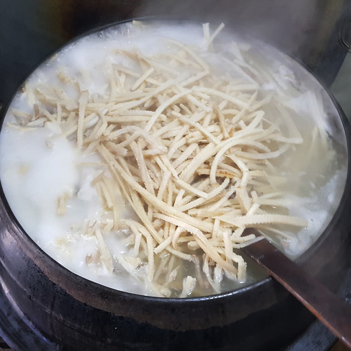 통영 방송 출연 맛집의 가마솥 장어탕 장어국 보양식 몸보신 바다장어탕 - 상세 이미지 2