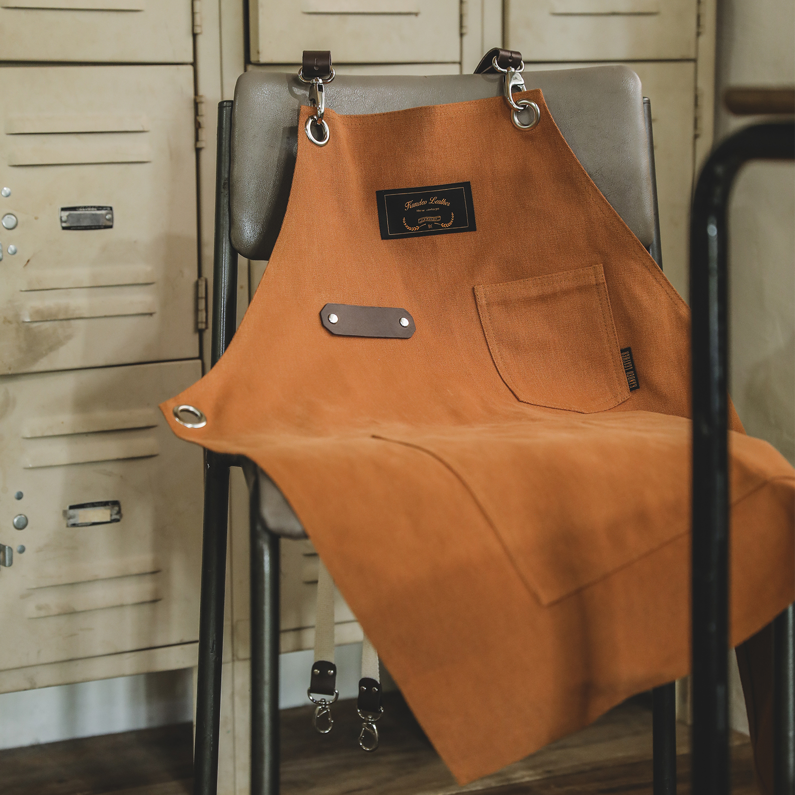 로져 브라운 칸데오레더 공방 미용실 카페 미용사 바리스타 앞치마 가죽 앞치마